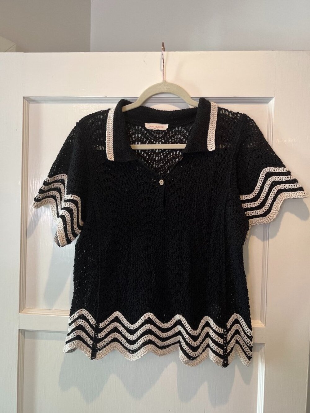 Stylish black-and-beige Solitaire crocheted short-sleeve top L